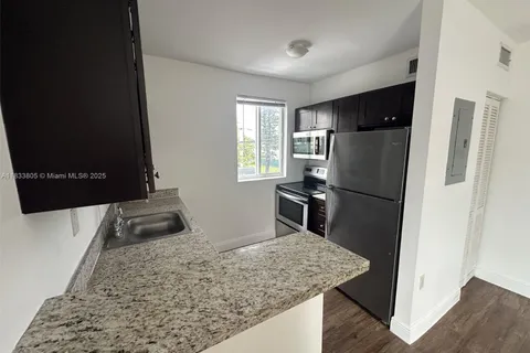 540 NW 7 St # 19, Miami FL 33136