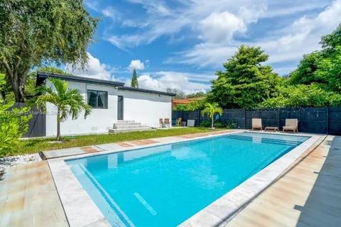 420 NE 90th St, El Portal FL 33138