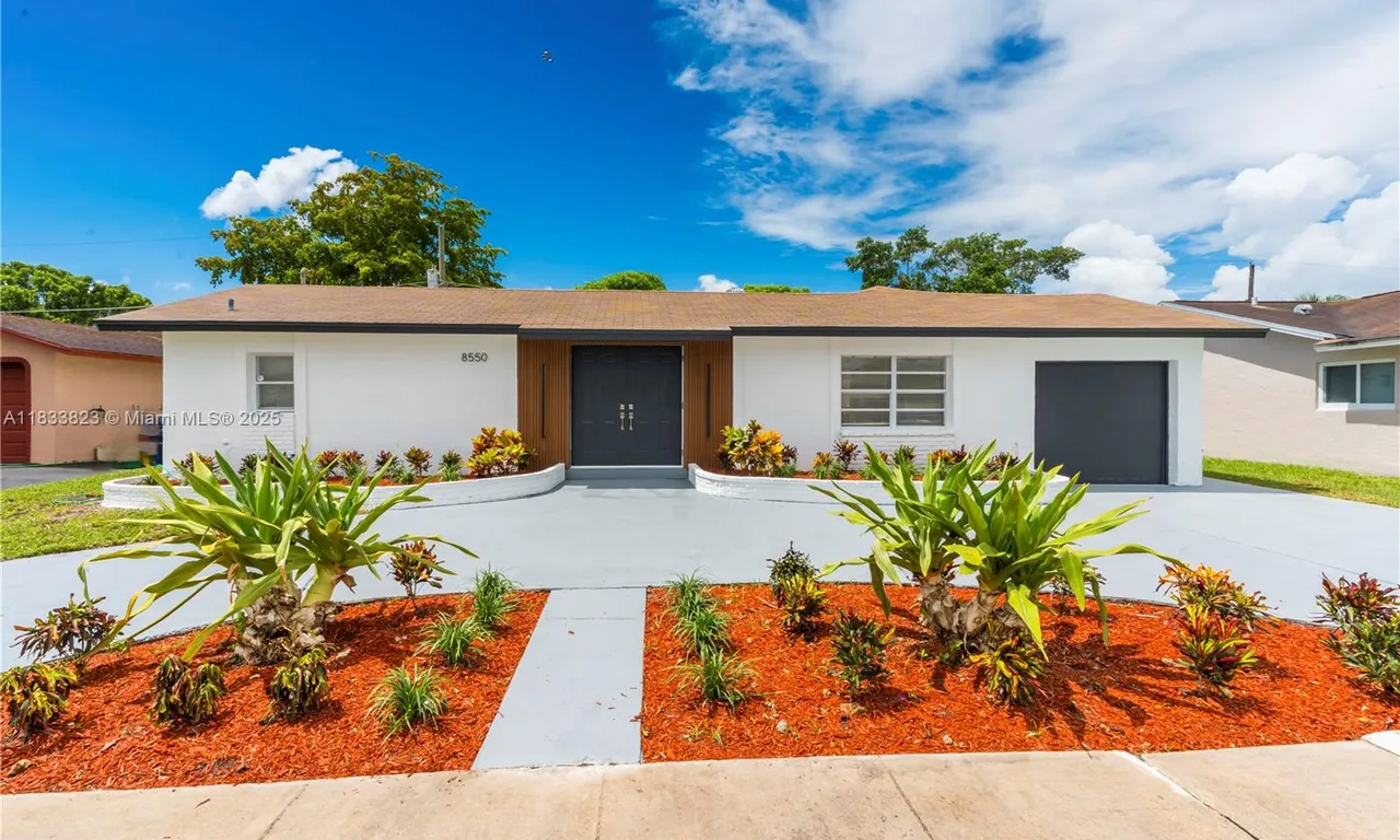 8550 NW 45th Ct, Lauderhill FL 33351