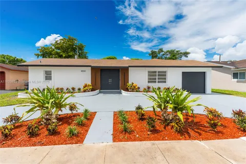 8550 NW 45th Ct, Lauderhill FL 33351