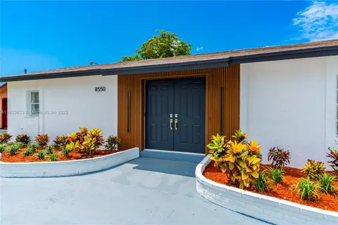 8550 NW 45th Ct, Lauderhill FL 33351