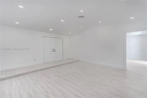 8550 NW 45th Ct, Lauderhill FL 33351