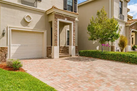 771 NE 191st St # 771, Miami FL 33179