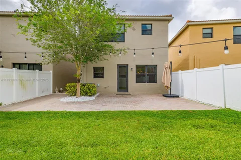 771 NE 191st St # 771, Miami FL 33179