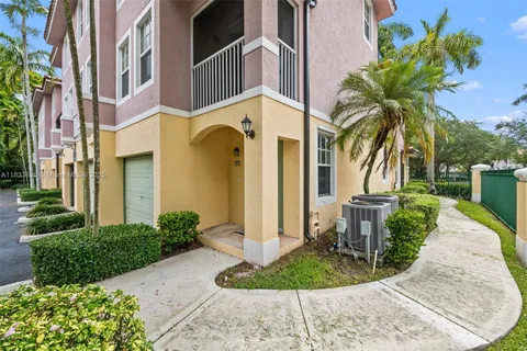 6722 W Sample Rd # 6722, Coral Springs FL 33067