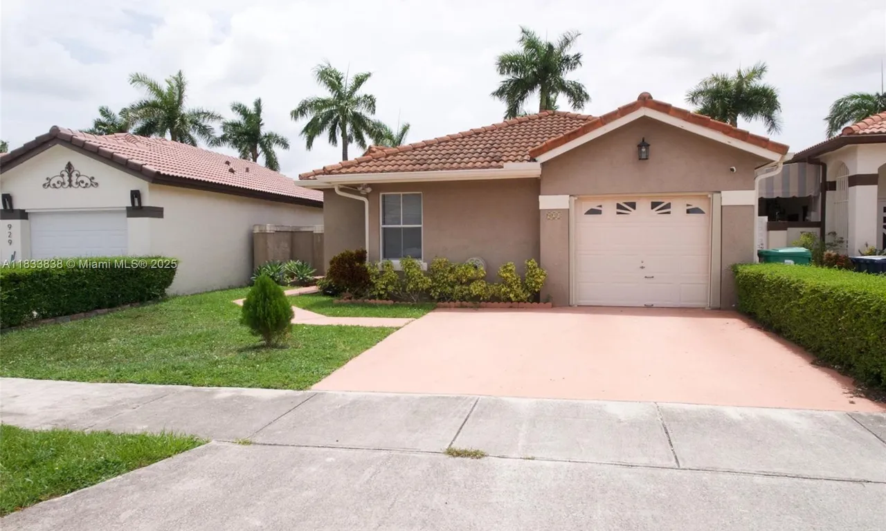 921 NW 132nd Ave W, Miami FL 33182