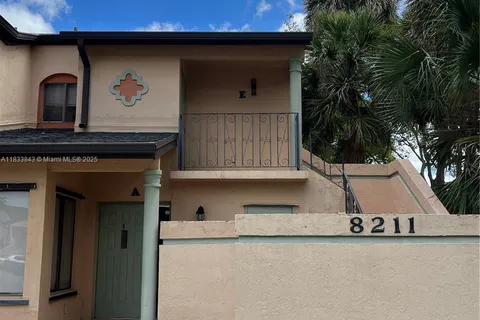 8211 NW 191st St, Hialeah FL 33015
