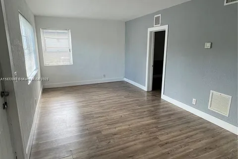 850 81st St # 4, Miami Beach FL 33141