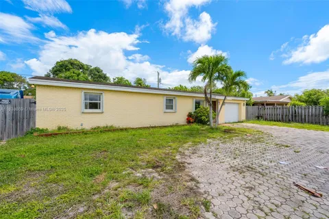 2727 Hypoluxo Rd, Boynton Beach FL 33462