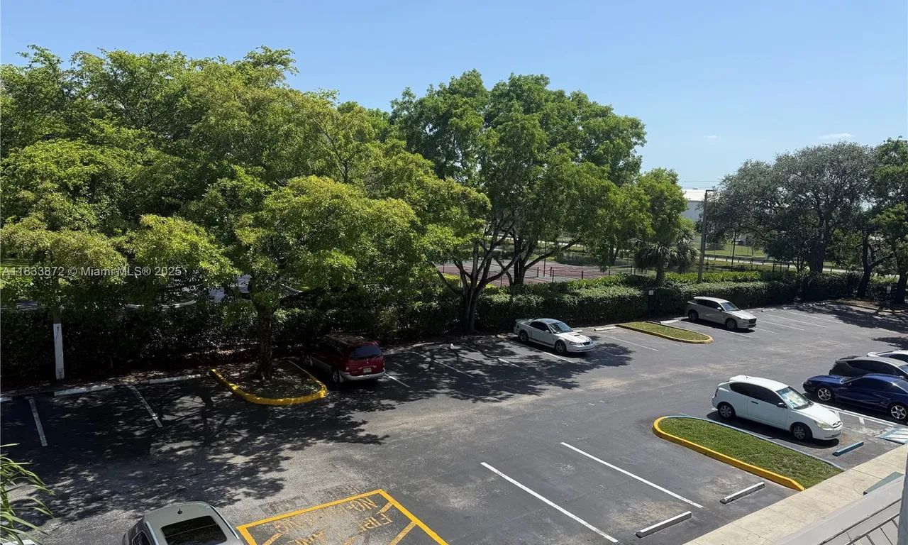 731 N Pine Island Rd # 306, Plantation FL 33324