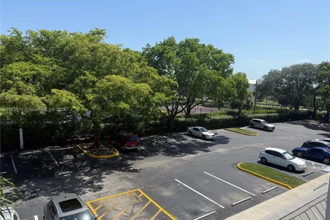731 N Pine Island Rd # 306, Plantation FL 33324
