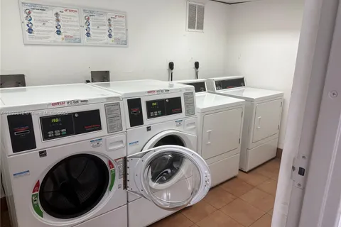731 N Pine Island Rd # 306, Plantation FL 33324