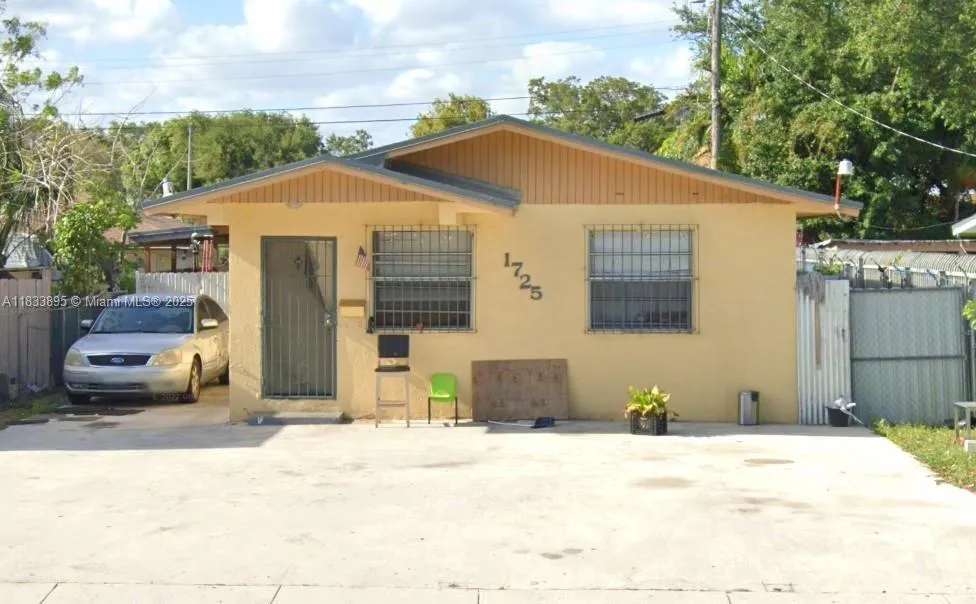 1725 NW 46th St # 1725, Miami FL 33142
