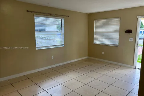 3525 SW 24th St # 3527, Miami FL 33145