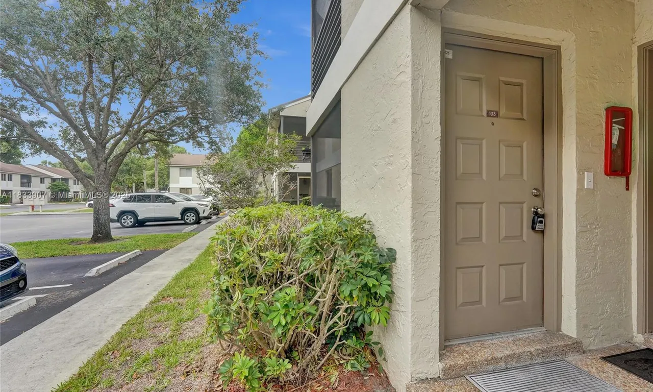 106 Gardens Dr # 103, Pompano Beach FL 33069