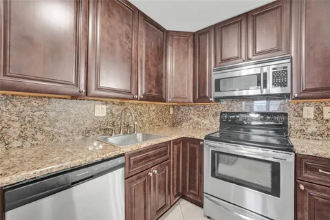 106 Gardens Dr # 103, Pompano Beach FL 33069