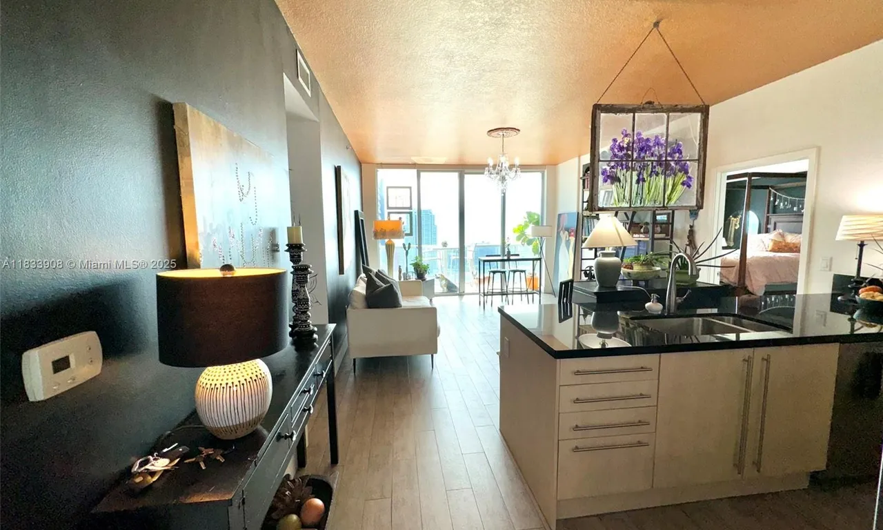 79 SW 12th St # 3904S, Miami FL 33130