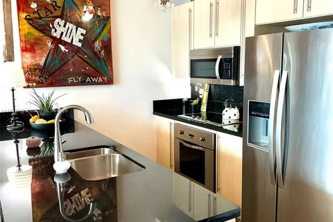 79 SW 12th St # 3904S, Miami FL 33130