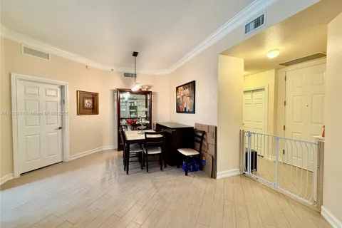 3001 NE 185th St # 112, Aventura FL 33180