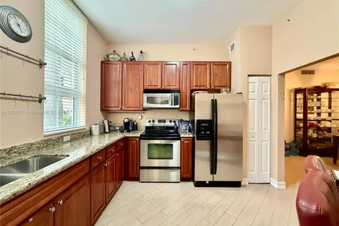 3001 NE 185th St # 112, Aventura FL 33180