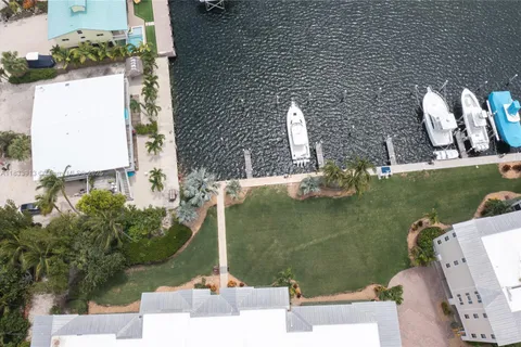 101 Gulfview Dr # 202, Key Colony FL 33036