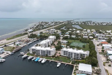 101 Gulfview Dr # 202, Key Colony FL 33036