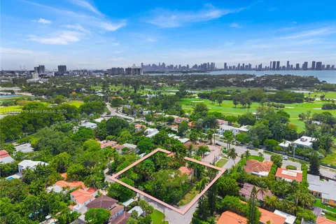 2880 Fairgreen Dr, Miami Beach FL 33140