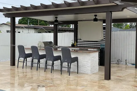 8031 NW 175th St, Hialeah FL 33015