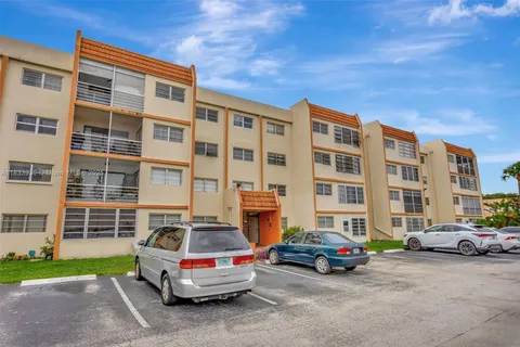 2401 NW 41st Ave # 108, Lauderhill FL 33313