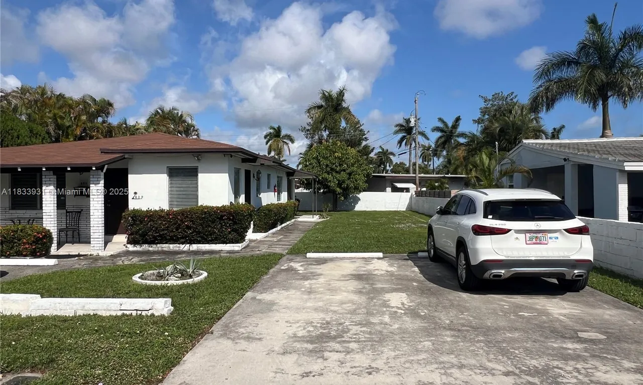 809 NE 2nd St, Hallandale Beach FL 33009