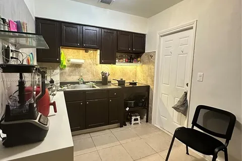 809 NE 2nd St, Hallandale Beach FL 33009