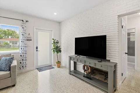 1300 NW 132nd Ter # F, Miami FL 33167