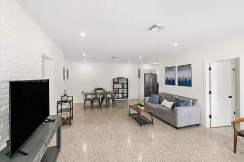 1300 NW 132nd Ter # F, Miami FL 33167