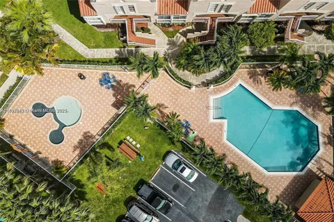 665 NW 85 PL # 212, Miami FL 33126