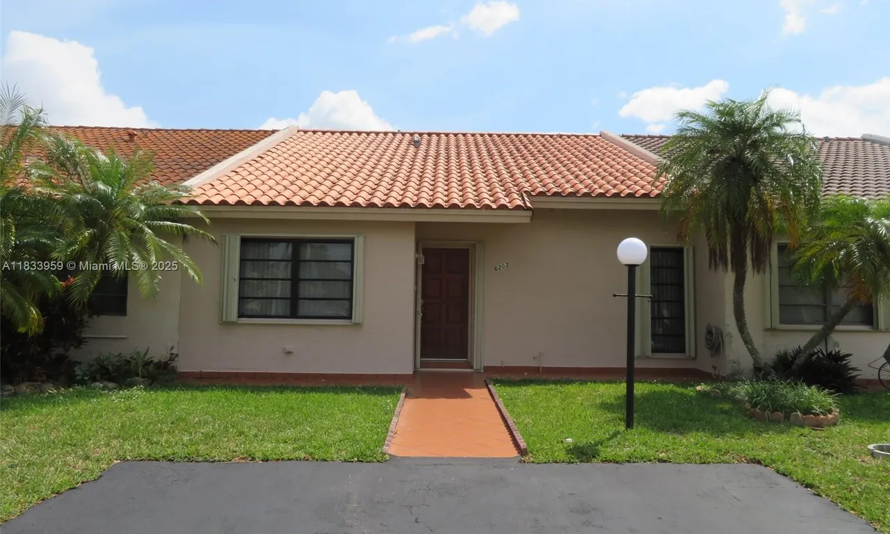 6203 SW 147th Place Cir, Miami FL 33193