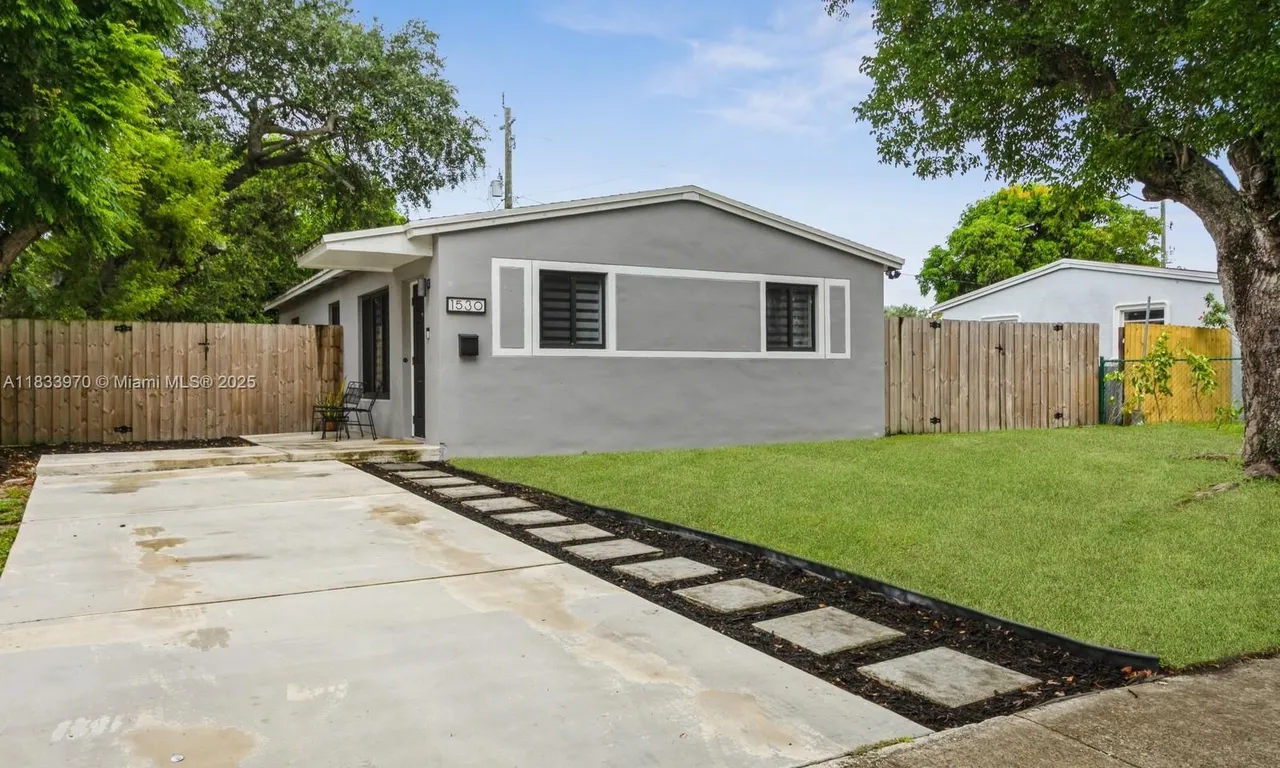 1530 N 69th Way, Hollywood FL 33024