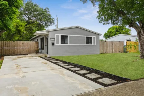 1530 N 69th Way, Hollywood FL 33024