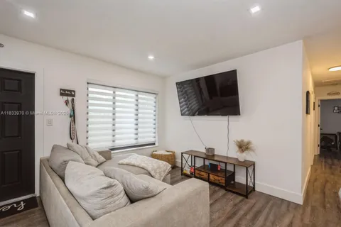 1530 N 69th Way, Hollywood FL 33024