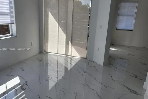 8465 NW 108th Path, Doral FL 33178