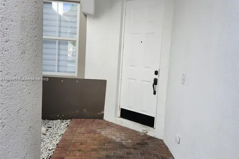 8465 NW 108th Path, Doral FL 33178