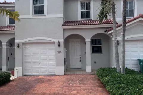 1029 NE 207th Ter, Miami FL 33179