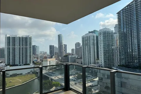 88 SW 7th St # 1711, Miami FL 33130