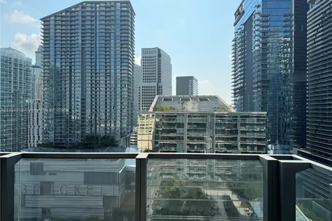 88 SW 7th St # 1711, Miami FL 33130
