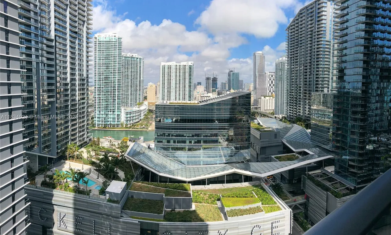 45 SW 9th St # 2308, Miami FL 33130