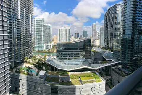 45 SW 9th St # 2308, Miami FL 33130