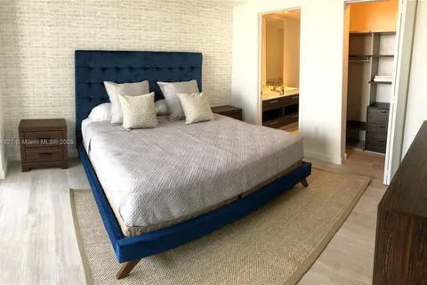 45 SW 9th St # 2308, Miami FL 33130