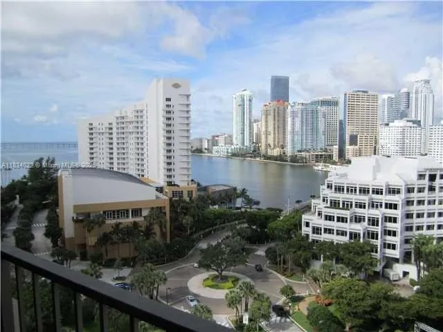 520 Brickell Key Dr # A1519, Miami FL 33131