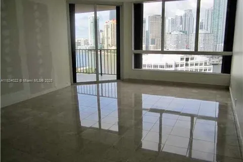 520 Brickell Key Dr # A1519, Miami FL 33131