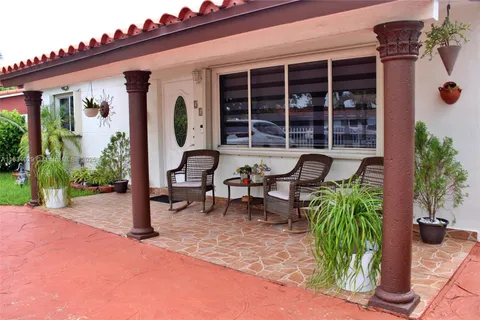 218 E 9th Ct, Hialeah FL 33010