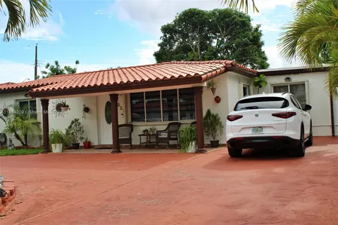 218 E 9th Ct, Hialeah FL 33010